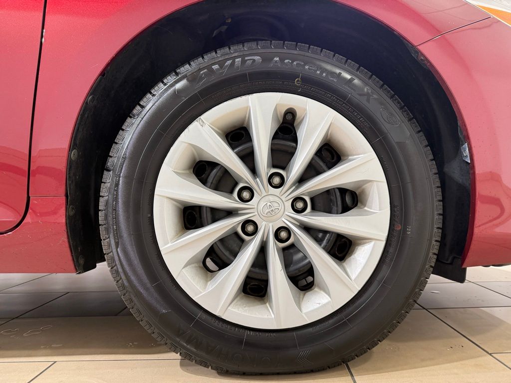 Thumbnail: 2015 Toyota Camry - 9