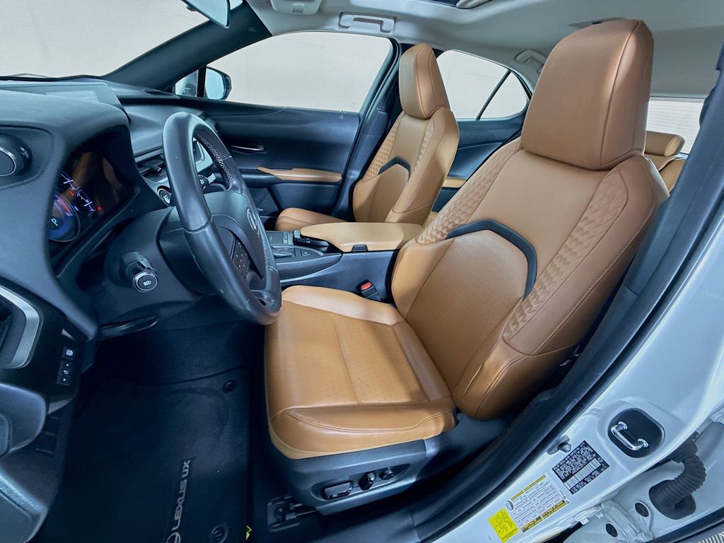 Thumbnail: 2020 Lexus UX - 19