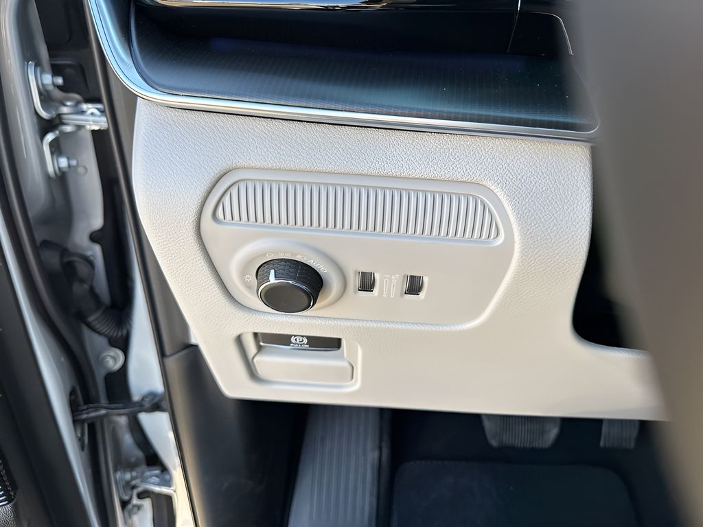 New 2026 Silver Jeep Summit image 29