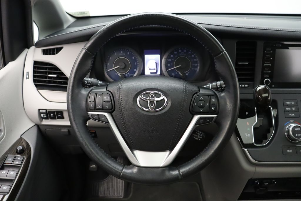 Thumbnail: 2020 Toyota Sienna - 22