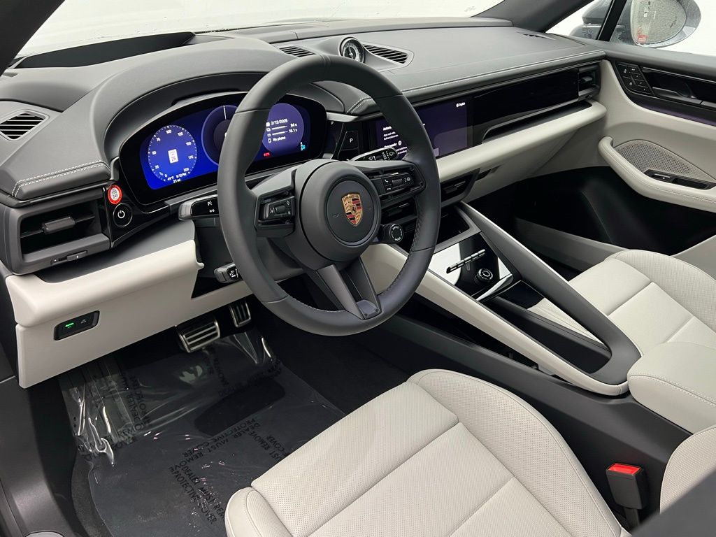 2025 Porsche Macan T 4