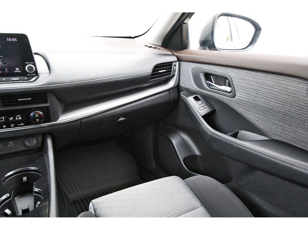 2023 Nissan Rogue SV - 9