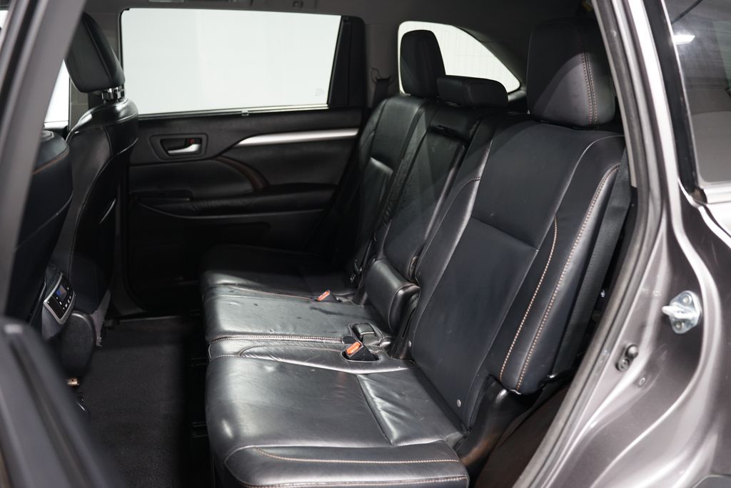 2015 Toyota Highlander XLE 27