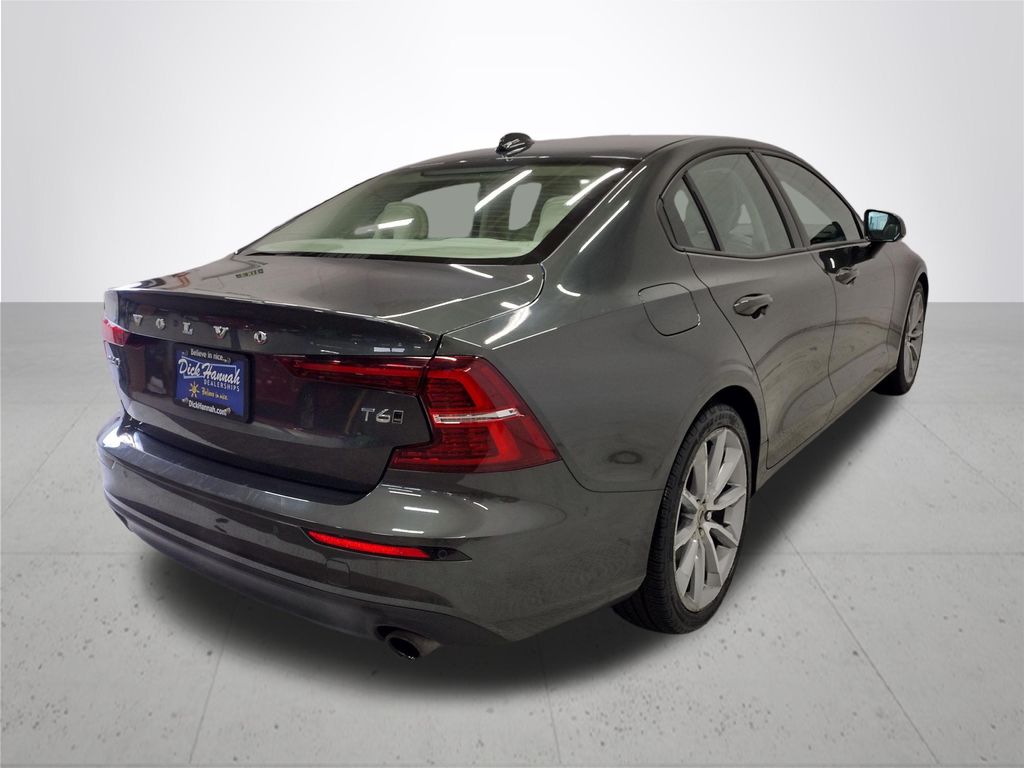 2021 Volvo S60 T6 Momentum