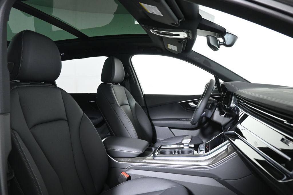 Thumbnail: 2026 Audi Q7 - 22