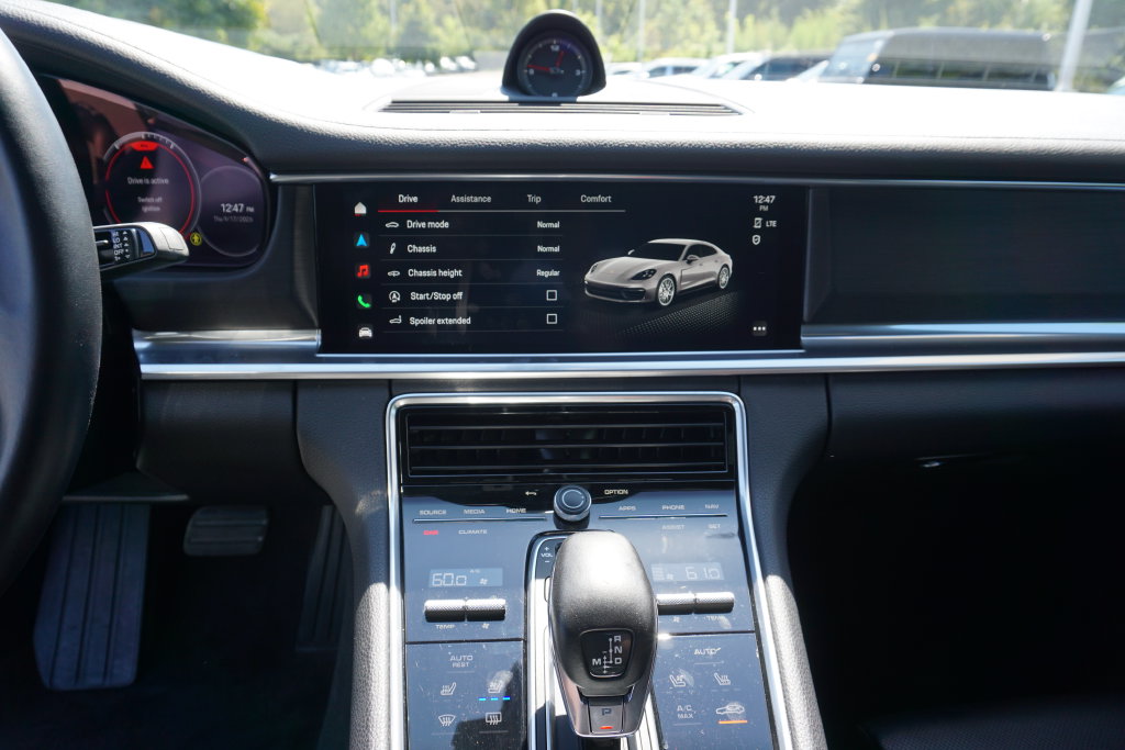 Thumbnail: 2023 Porsche Panamera - 17