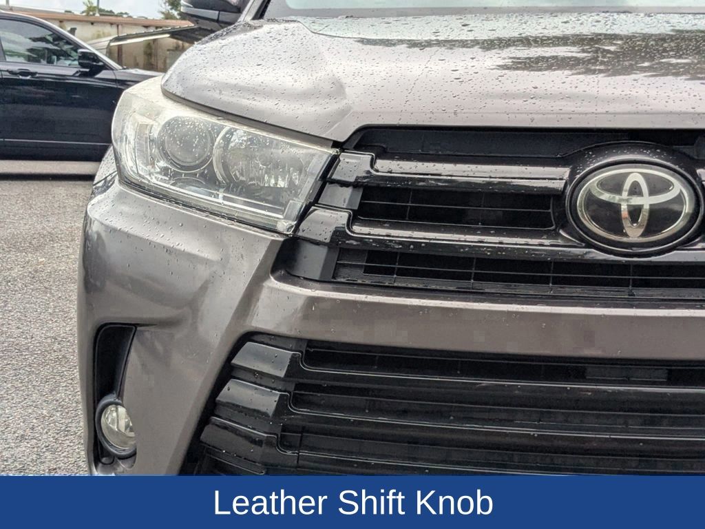 2017 Toyota Highlander SE