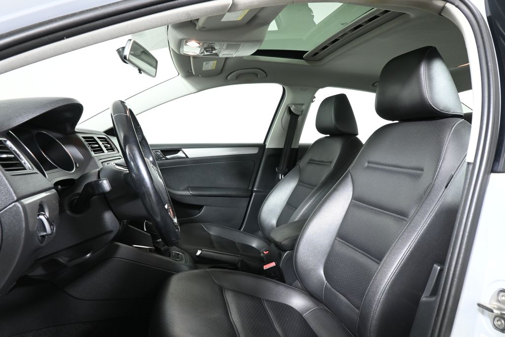 Thumbnail: 2017 Volkswagen Jetta - 5