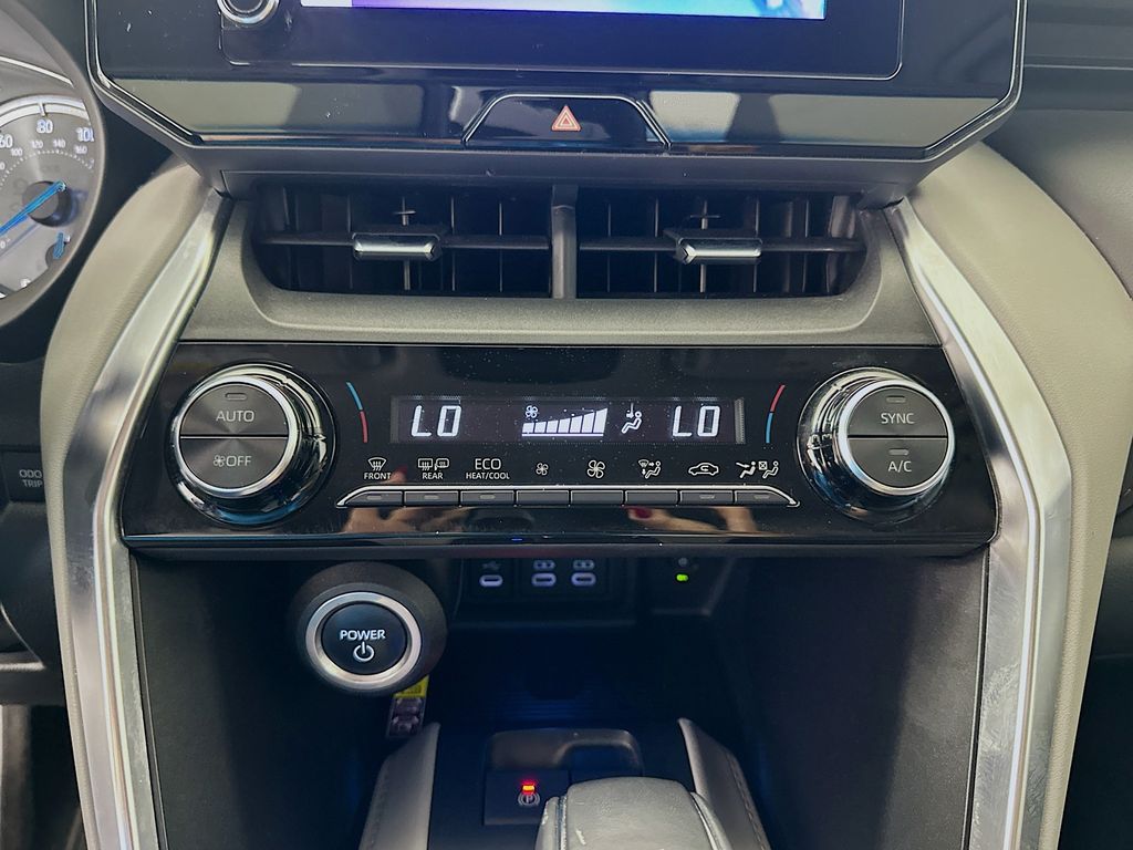 Thumbnail: 2023 Toyota Venza - 15