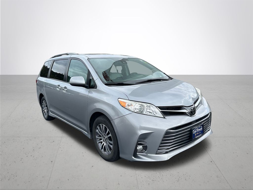 Used 2018 Toyota Sienna XLE with VIN 5TDYZ3DC3JS917754 for sale in Gladstone, OR