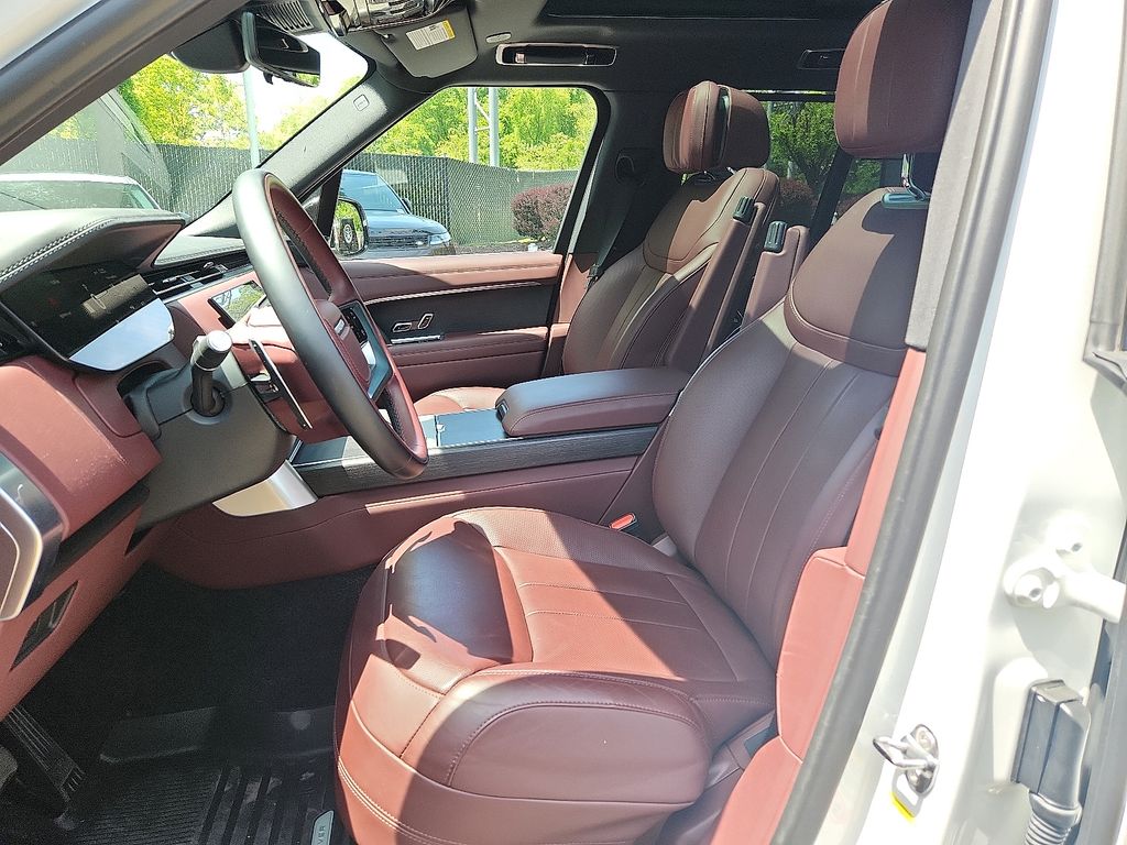 2024 Land Rover Range Rover SE 11