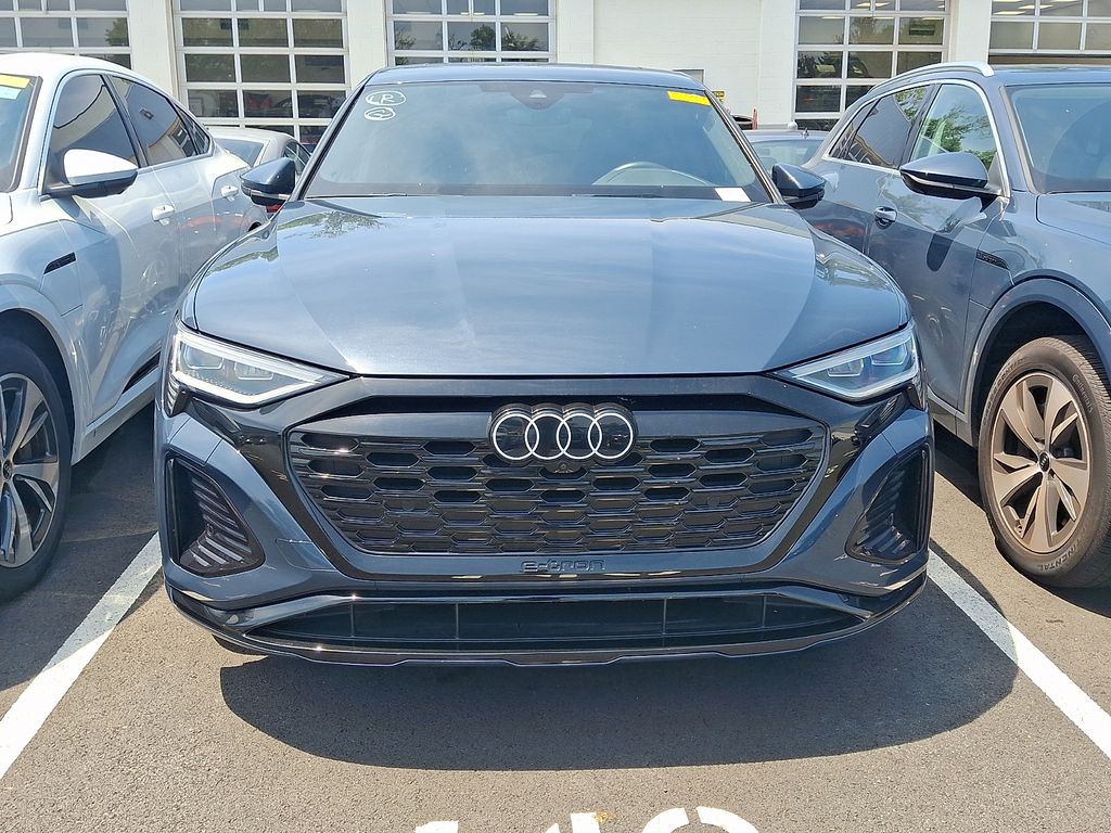 Thumbnail: 2024 Audi Q8 e-tron - 2