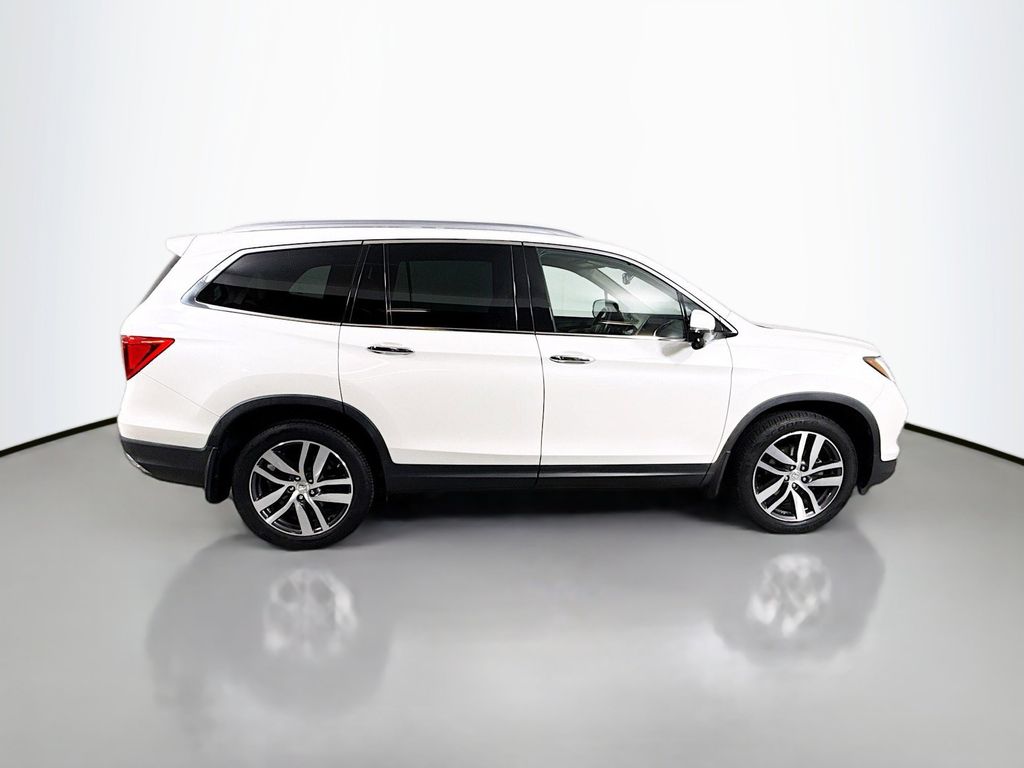 Thumbnail: 2017 Honda Pilot - 4