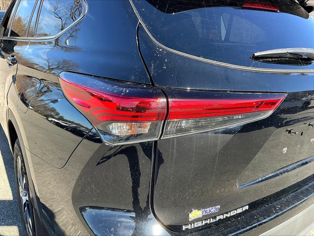 2021 Toyota Highlander — photo 32