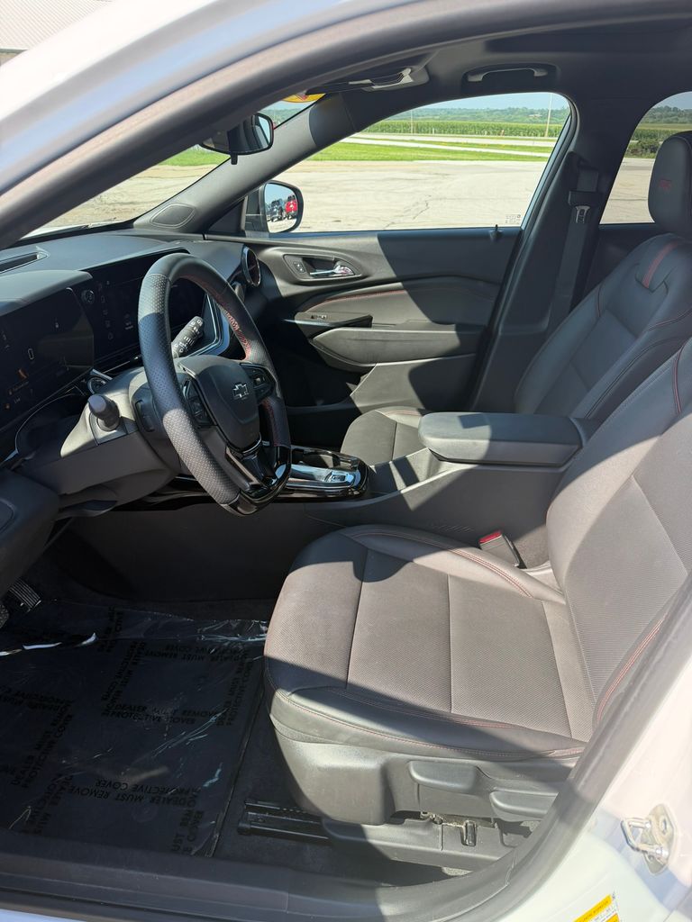 Used 2025 Chevrolet Trax SUV