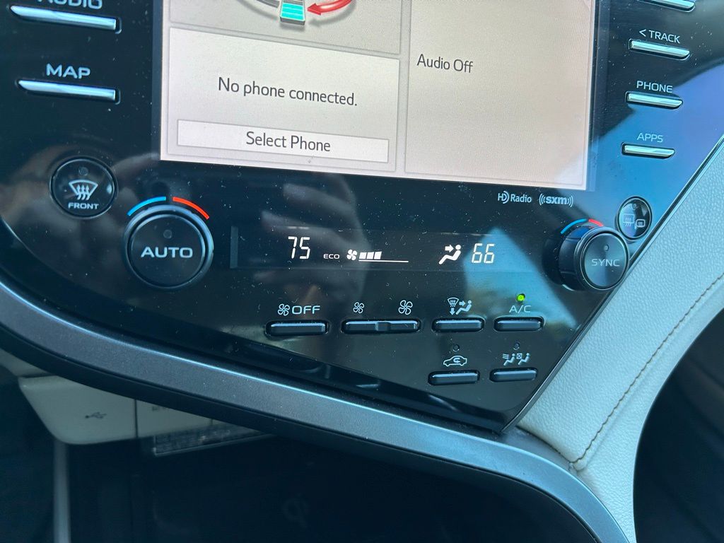 Thumbnail: 2020 Toyota Camry - 25