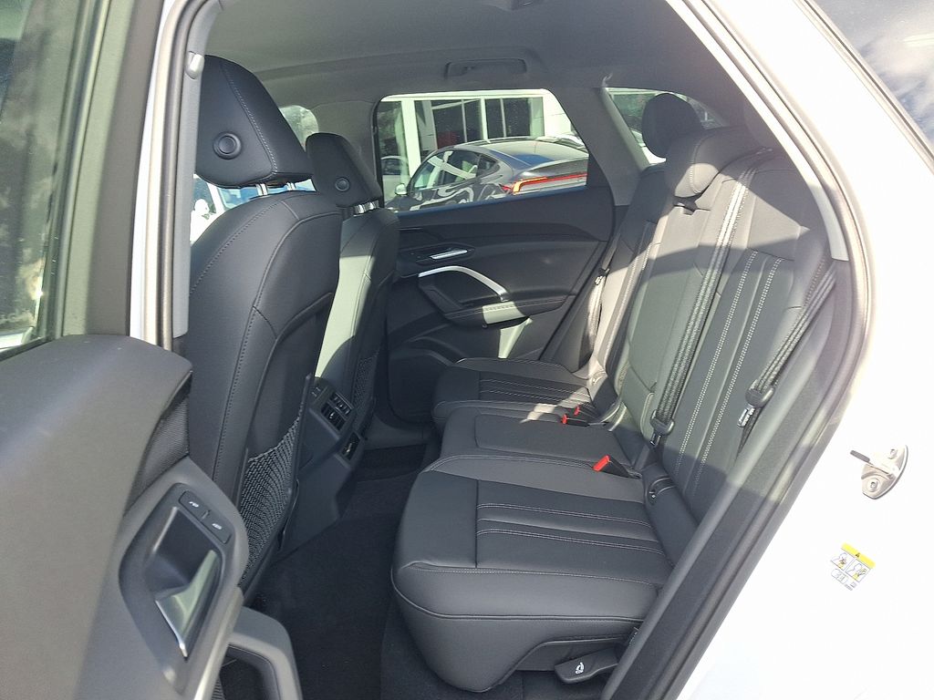 Thumbnail: 2025 Audi Q5 - 7