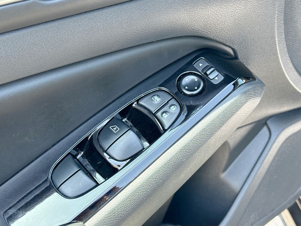 2023 Nissan Altima SV 17
