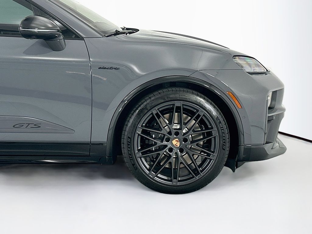 Thumbnail: 2026 Porsche Macan - 11