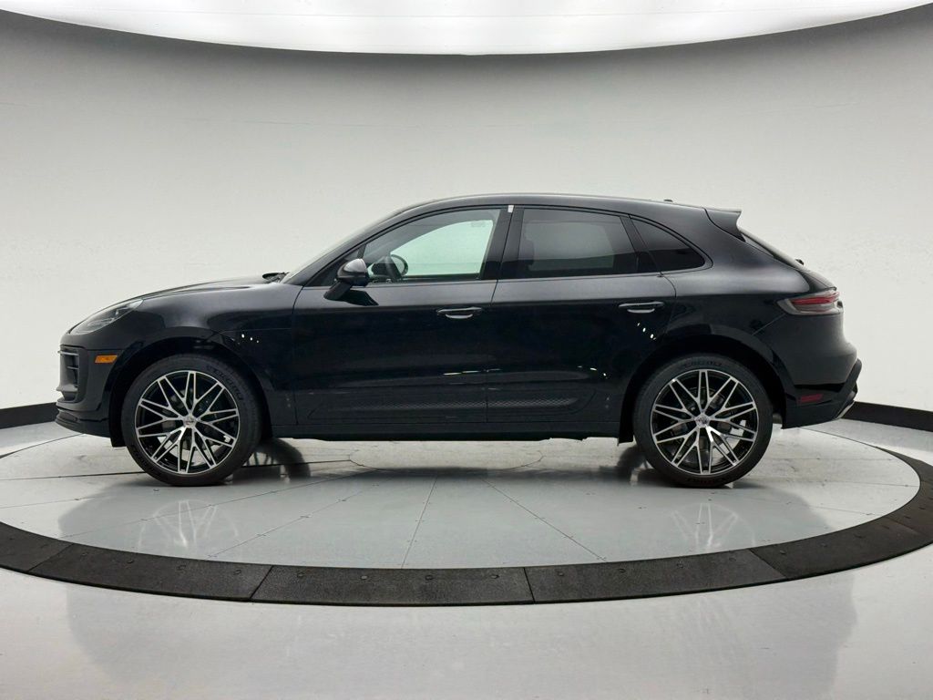 Thumbnail: 2026 Porsche Macan - 2