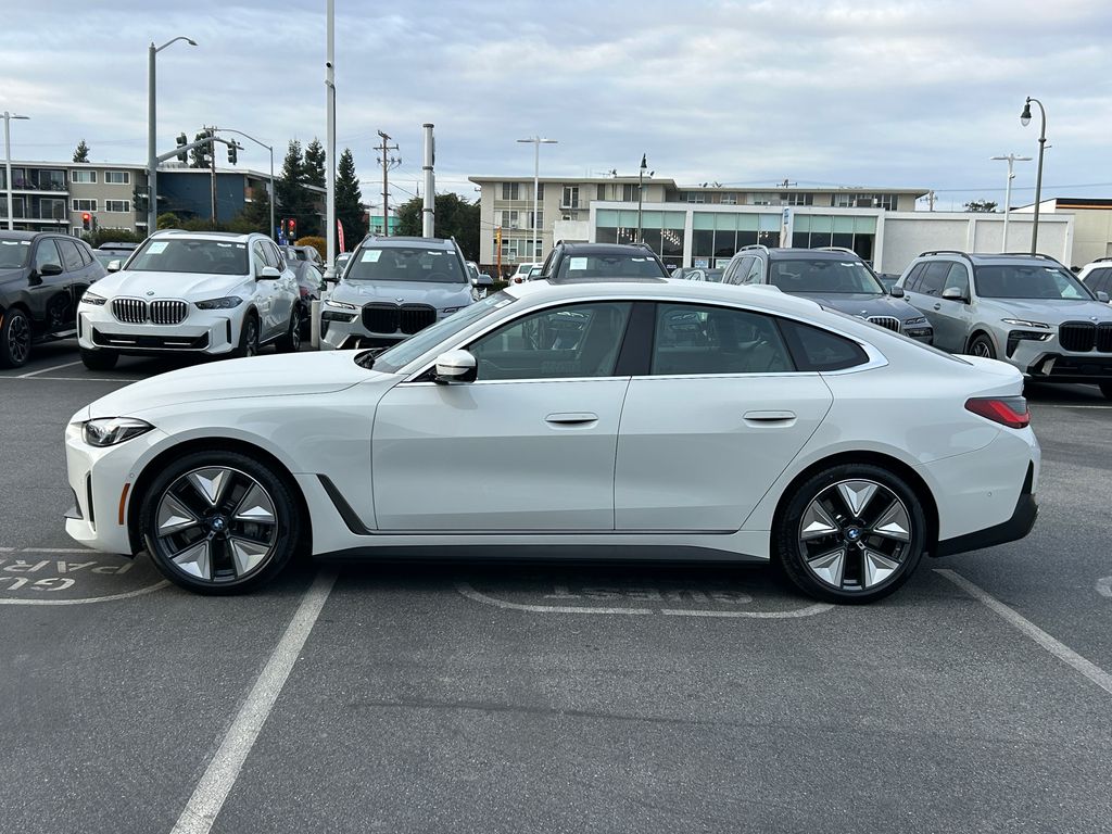 Thumbnail: 2025 BMW i4 - 2