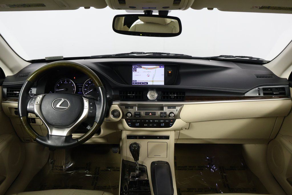 Thumbnail: 2015 Lexus ES - 8