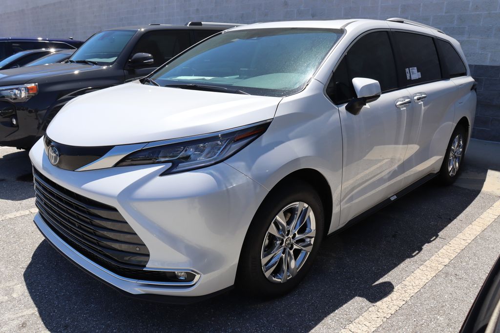 Used 2024 Toyota Sienna XLE with VIN 5TDYRKEC6RS209955 for sale in Austin, TX