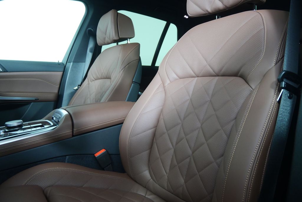 Thumbnail: 2026 BMW X5 - 10