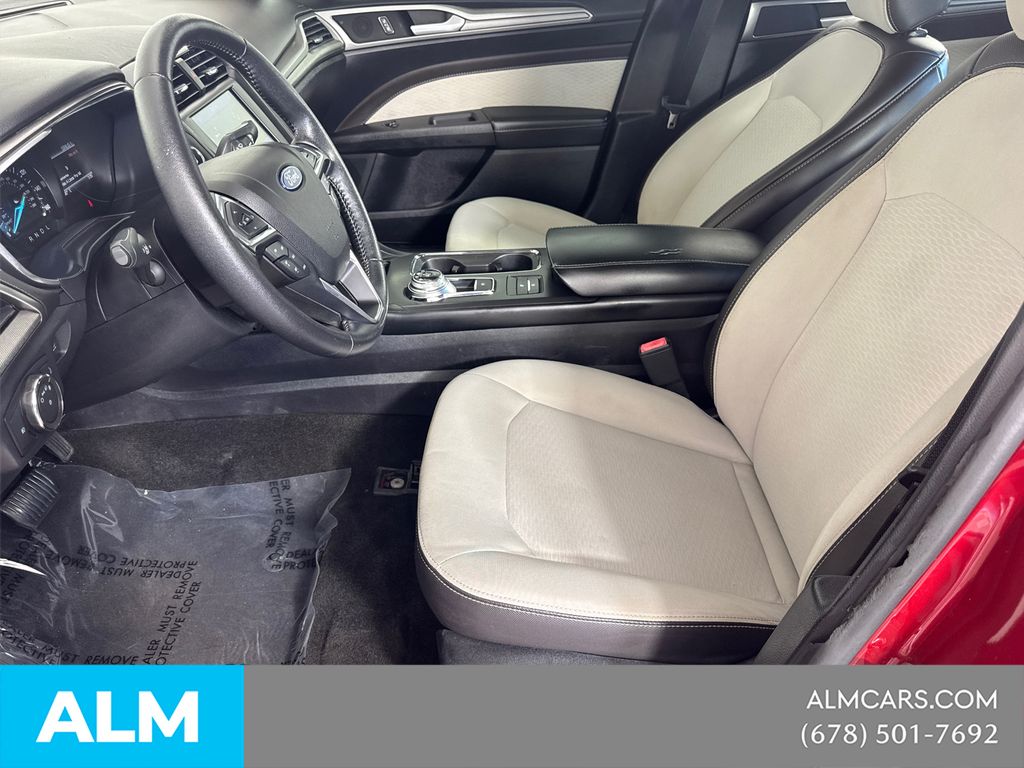 Used 2020 Red Ford SE image 11