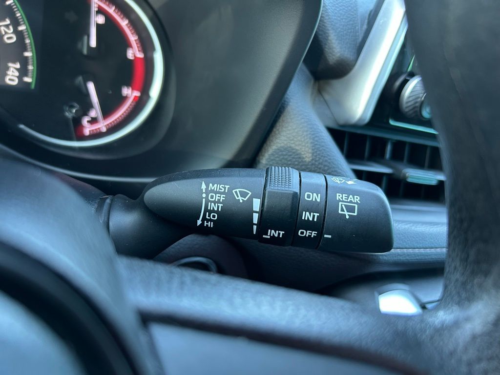 2023 Toyota RAV4 XLE 19