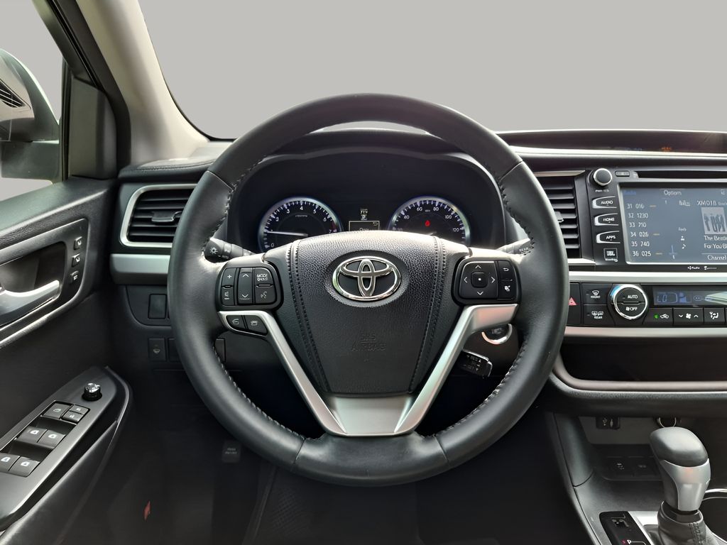 Used 2014  Toyota Limited image 24