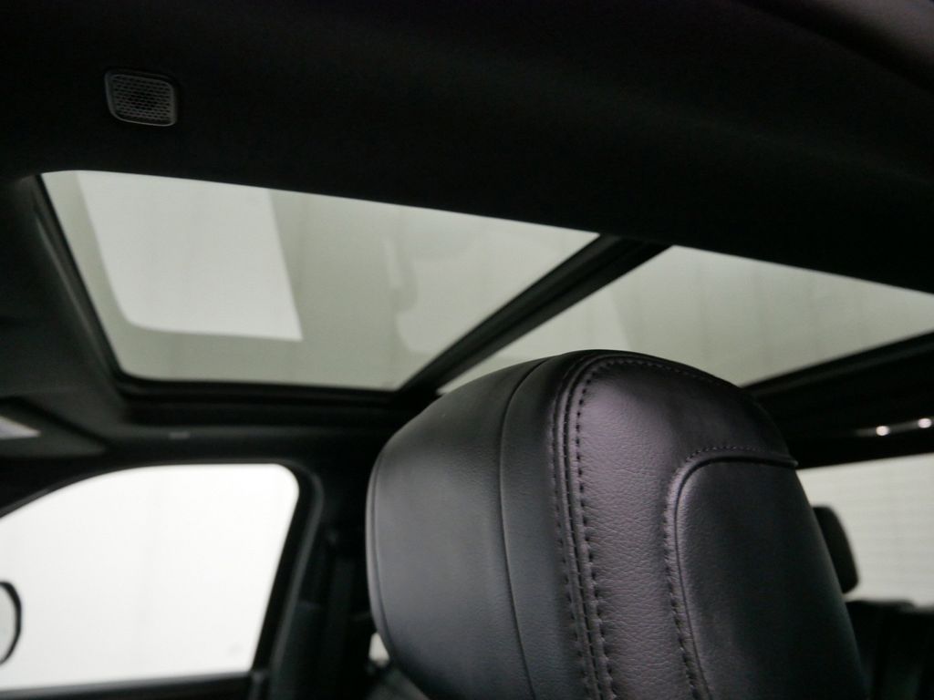 2025 Toyota Tundra Limited - Photo 16