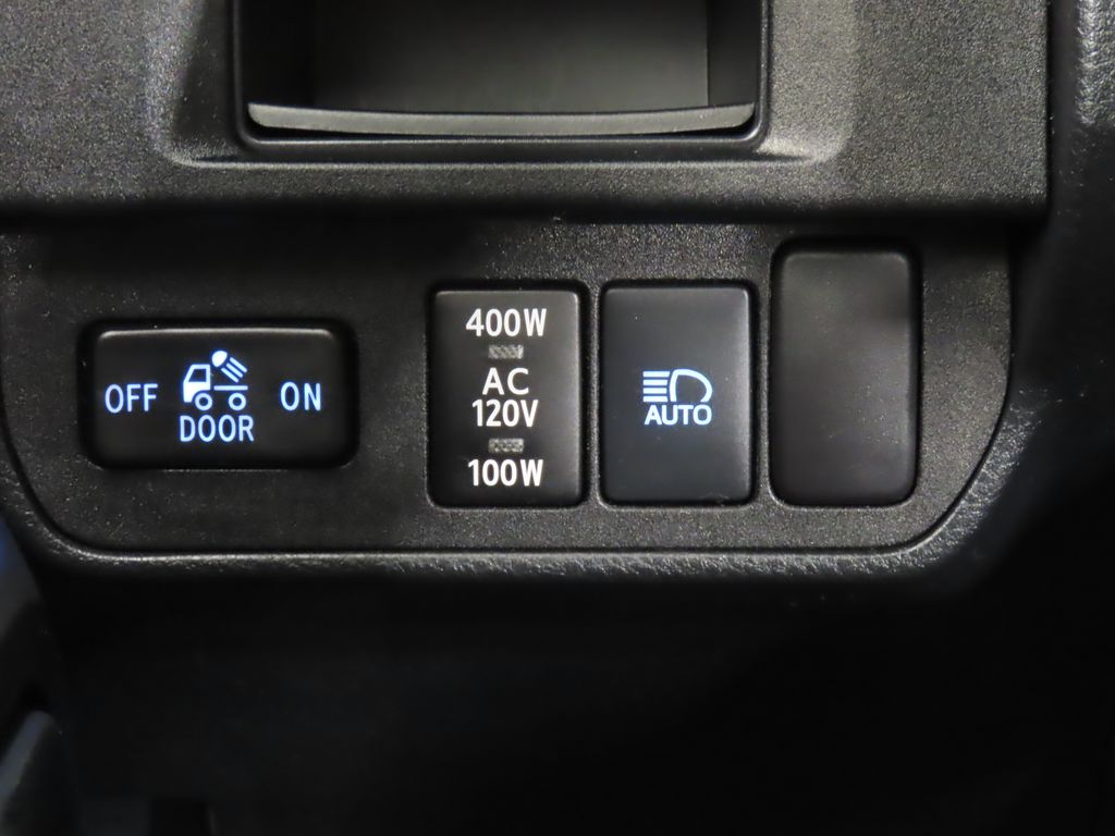 Thumbnail: 2018 Toyota Tacoma - 25