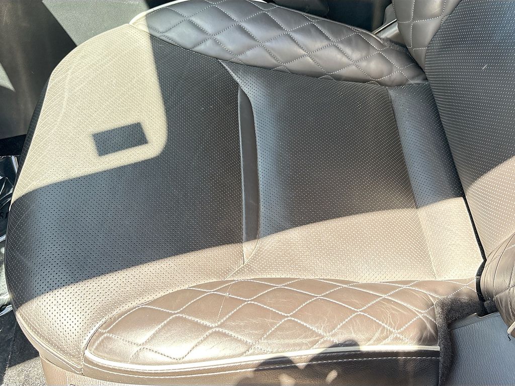 Used 2023 White Mazda Signature image 19