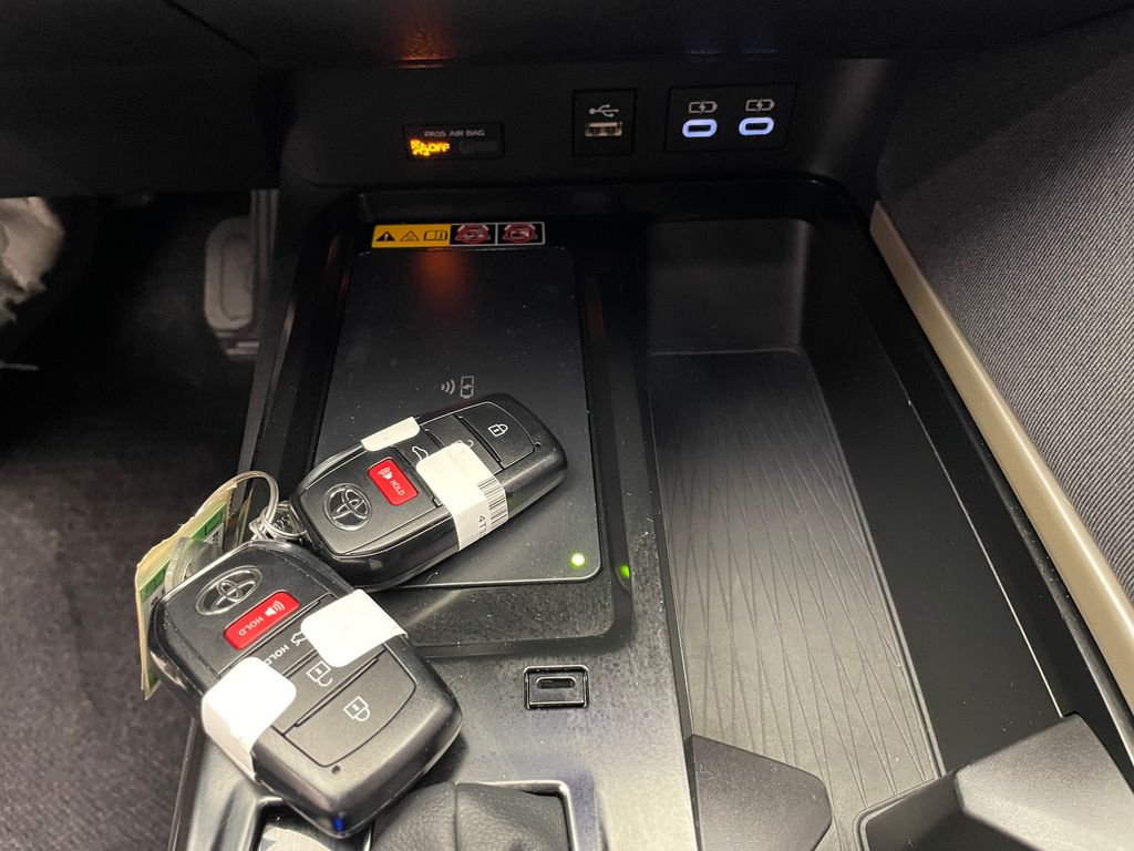 2025 Toyota Camry LE 27