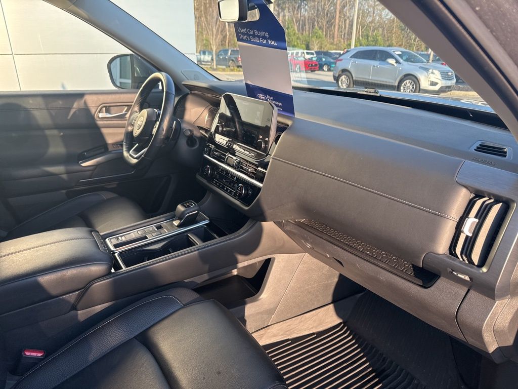 2024 Nissan Pathfinder SL FWD