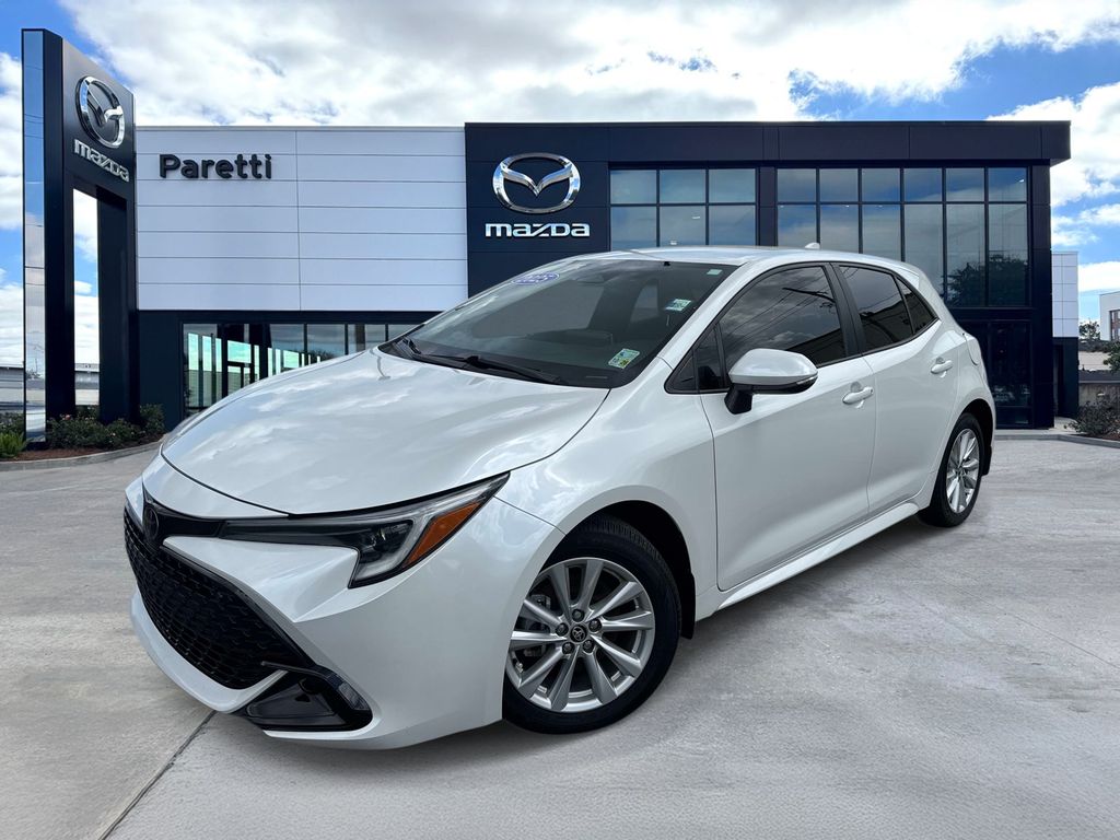 2025 Toyota Corolla Hatchback SE FWD