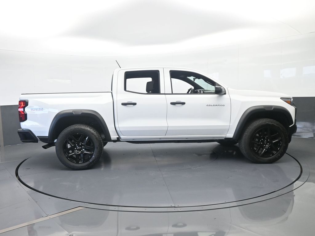 Used 2025 Summit White Chevrolet Trail Boss image 7
