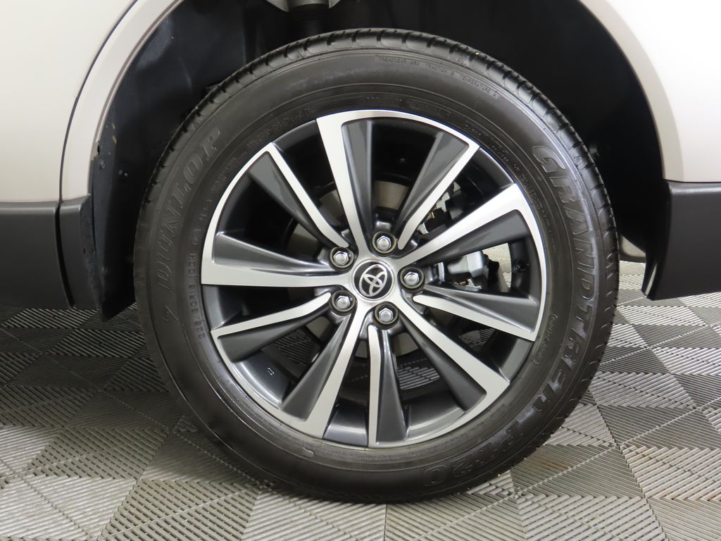 2021 Toyota Venza LE 31