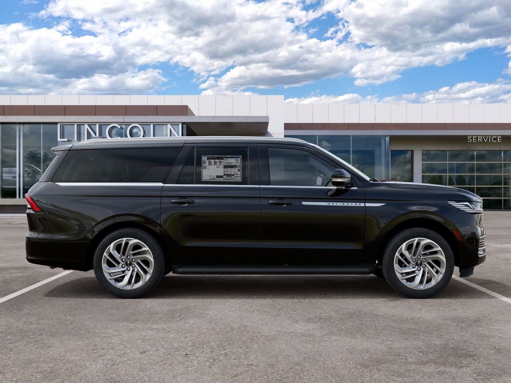 Thumbnail: 2027 Lincoln Navigator L - 5