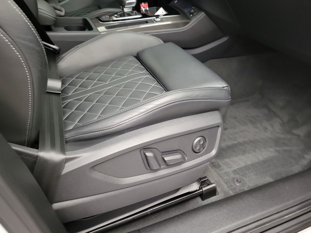 Thumbnail: 2023 Audi SQ5 - 13