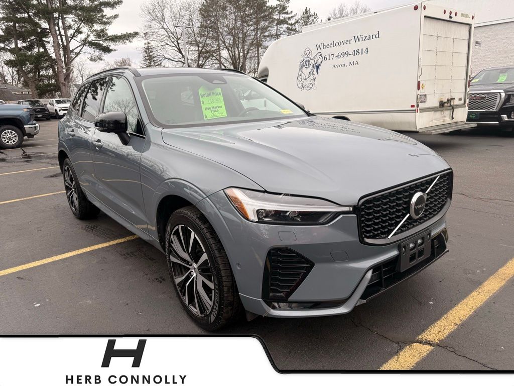 2023 Volvo XC60 B5 Plus Dark Theme AWD