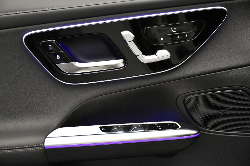 Thumbnail: 2025 Mercedes-Benz GLC - 31