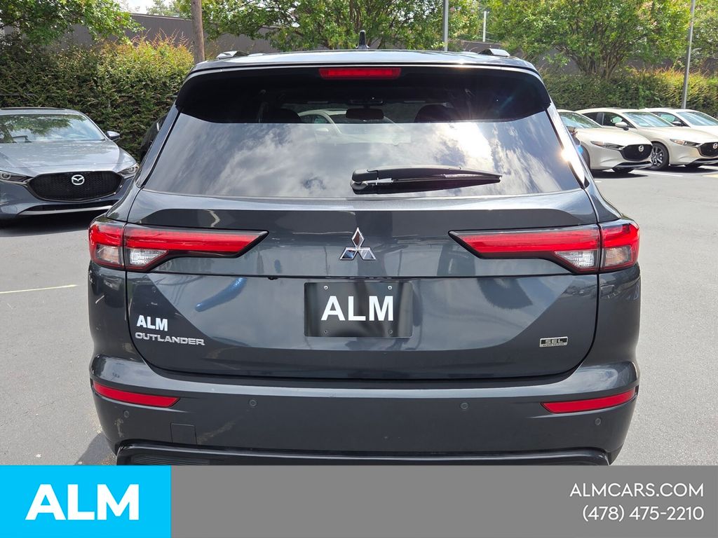 Used 2024  Mitsubishi SEL image 12