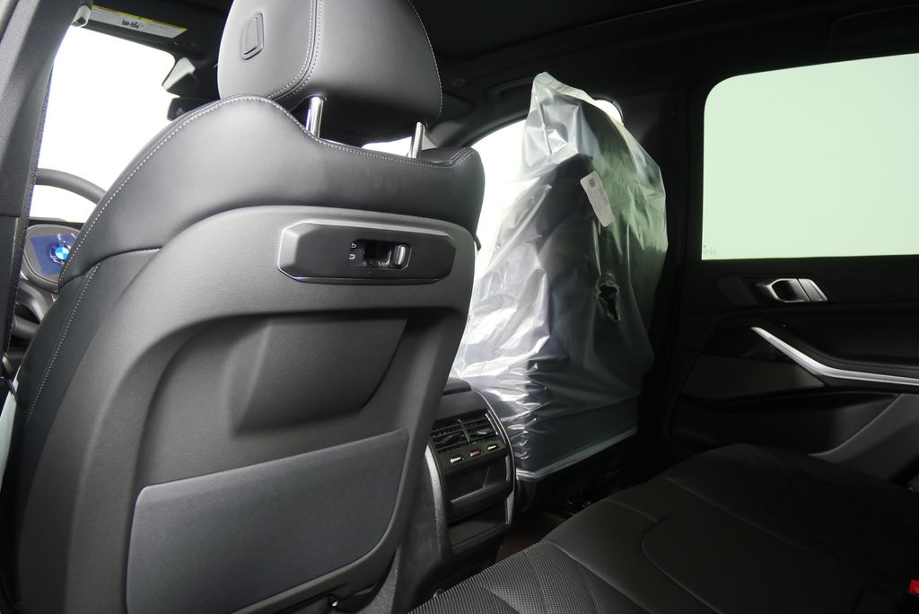 Thumbnail: 2026 BMW X5 - 17