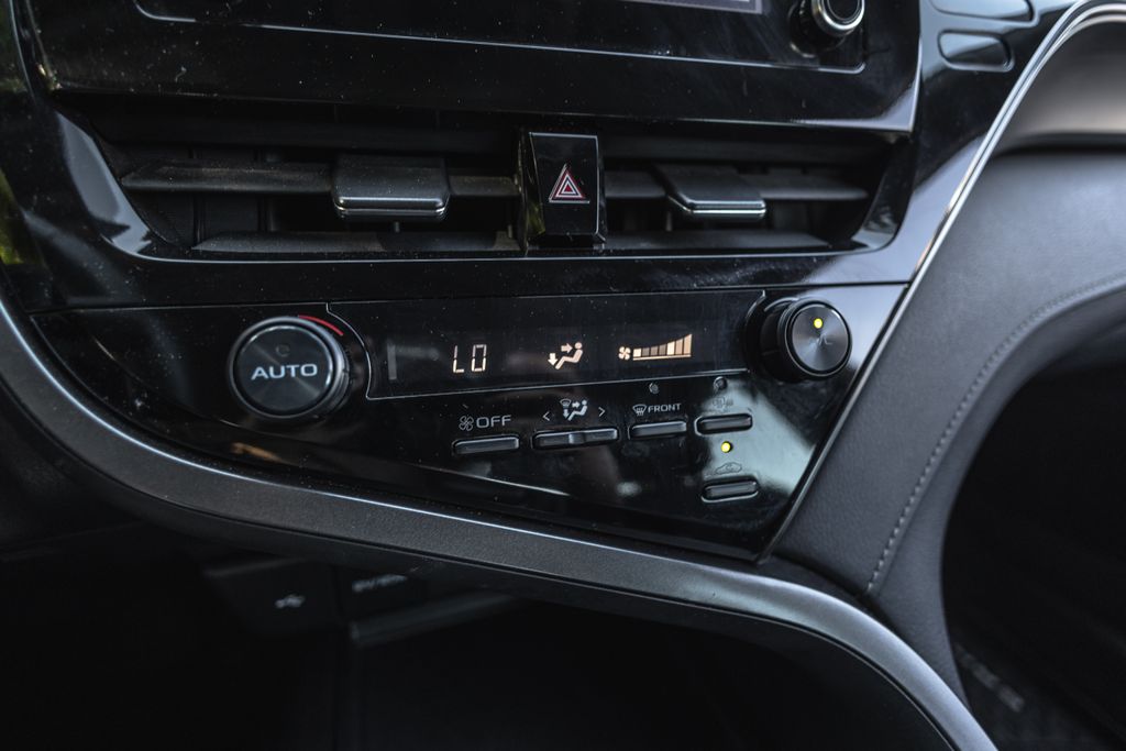 2024 Toyota Camry SE Nightshade thumbnail 14