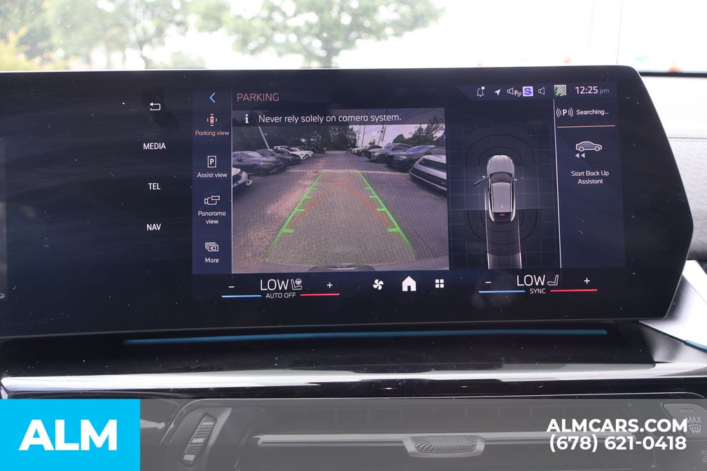 Used 2025 White BMW xDrive28i image 33