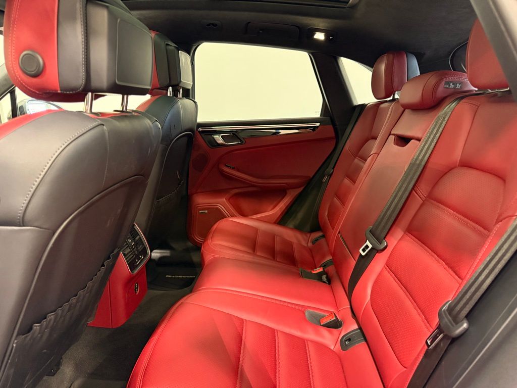 2023 Porsche Macan Base 11