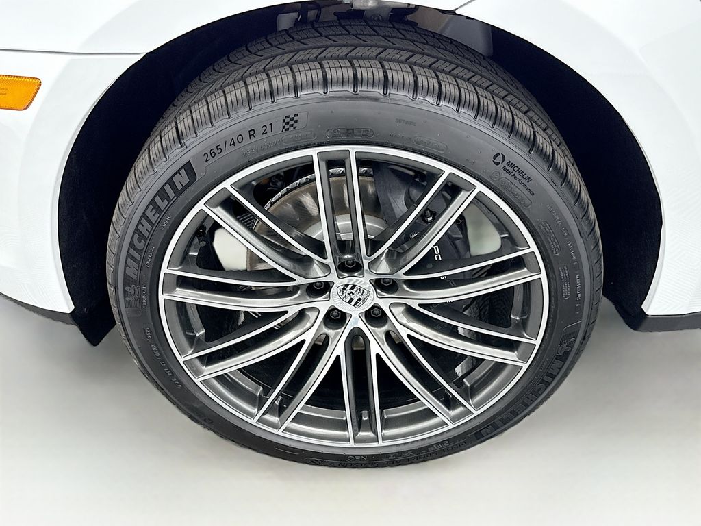 Thumbnail: 2026 Porsche Macan - 31