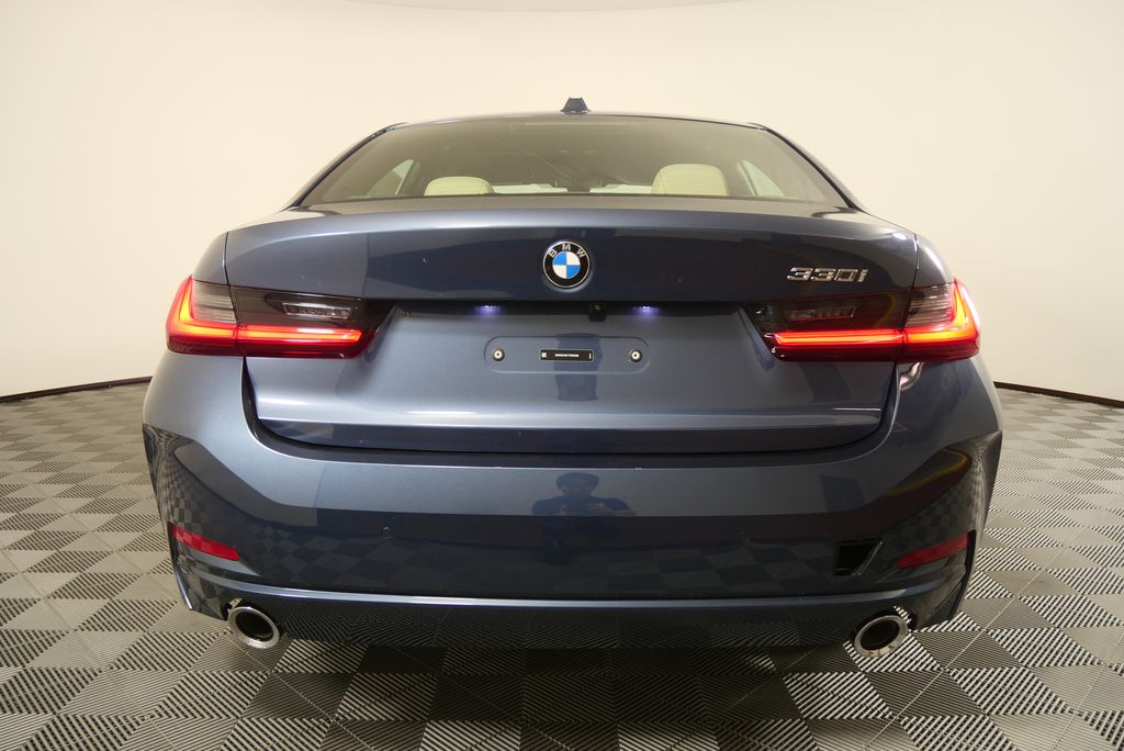Thumbnail: 2026 BMW 3 Series - 4